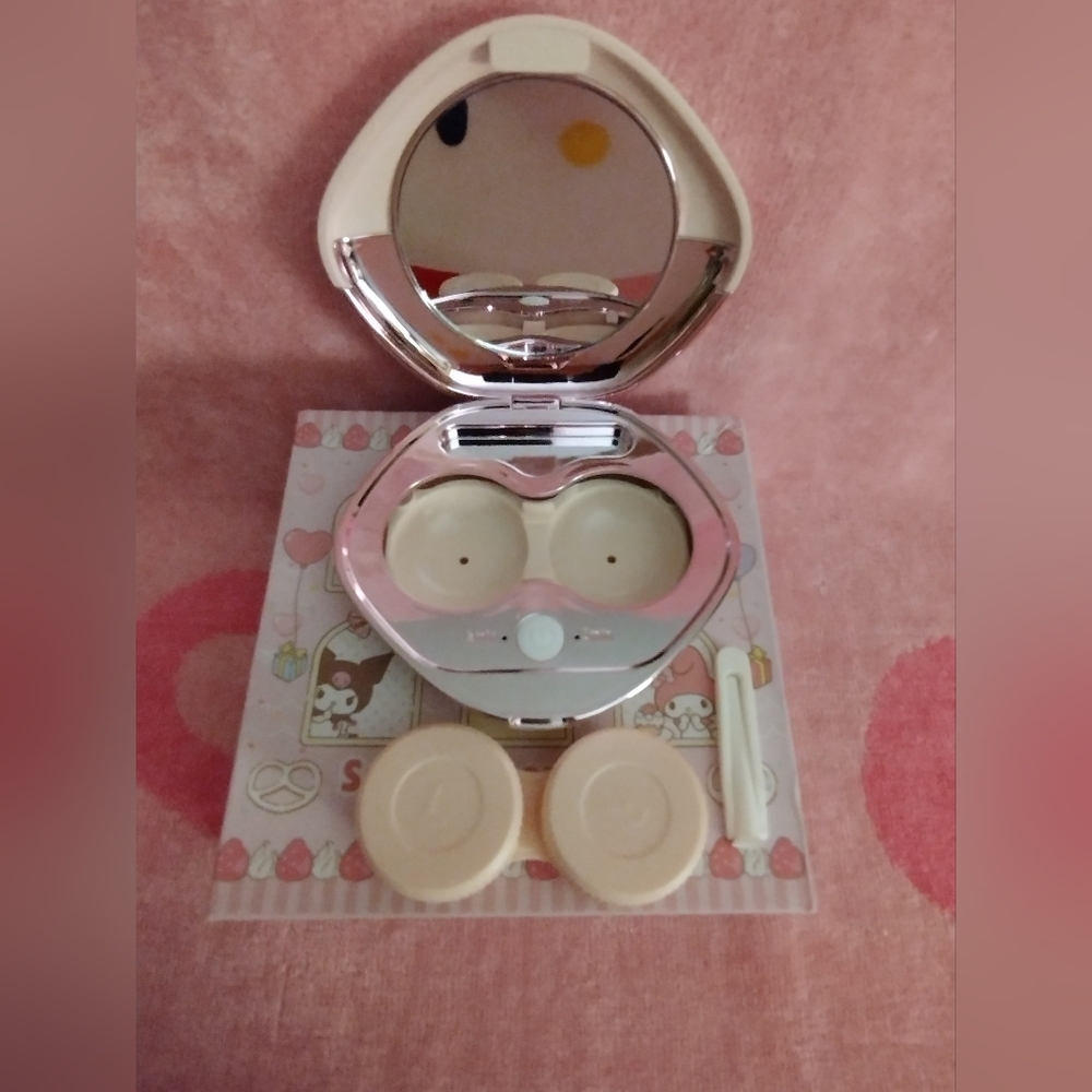 EXCLUSIVE - Hello Kitty Officially Licensed Contact Care Case & Mirror - Picture 6 of 9